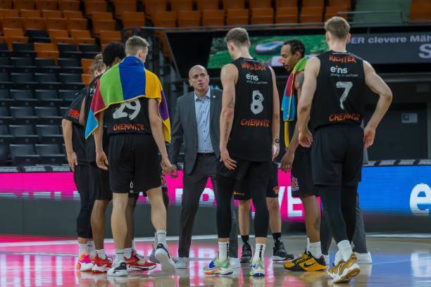 力主导了球 力主导了球