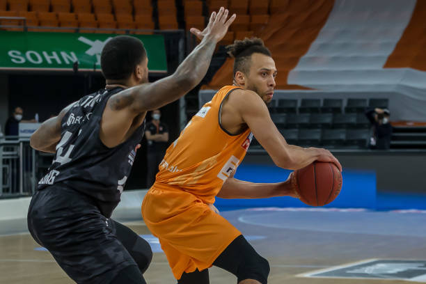 用类似的技 用类似的技